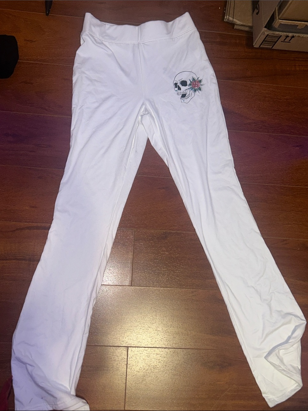 Women’s White Skull Graphic Leggings